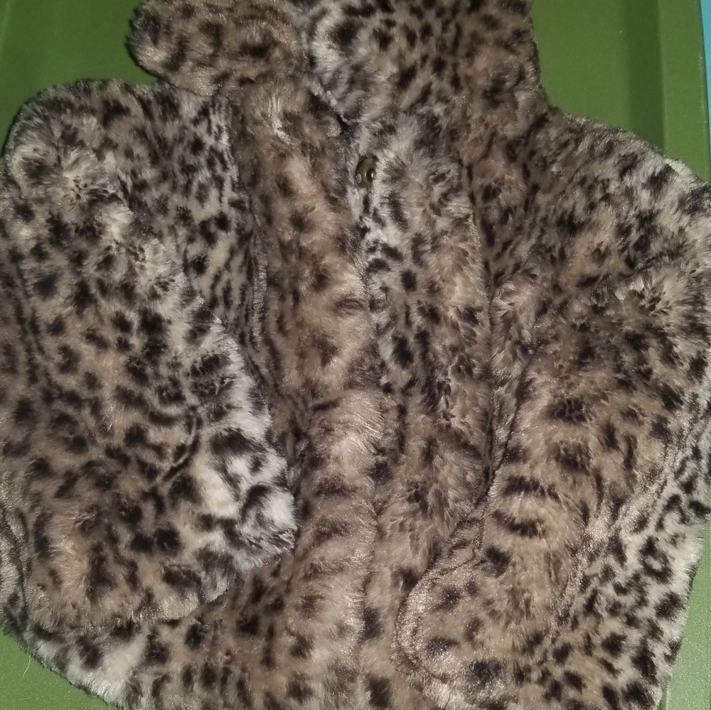 Euc girls beautiful  faux fur coat